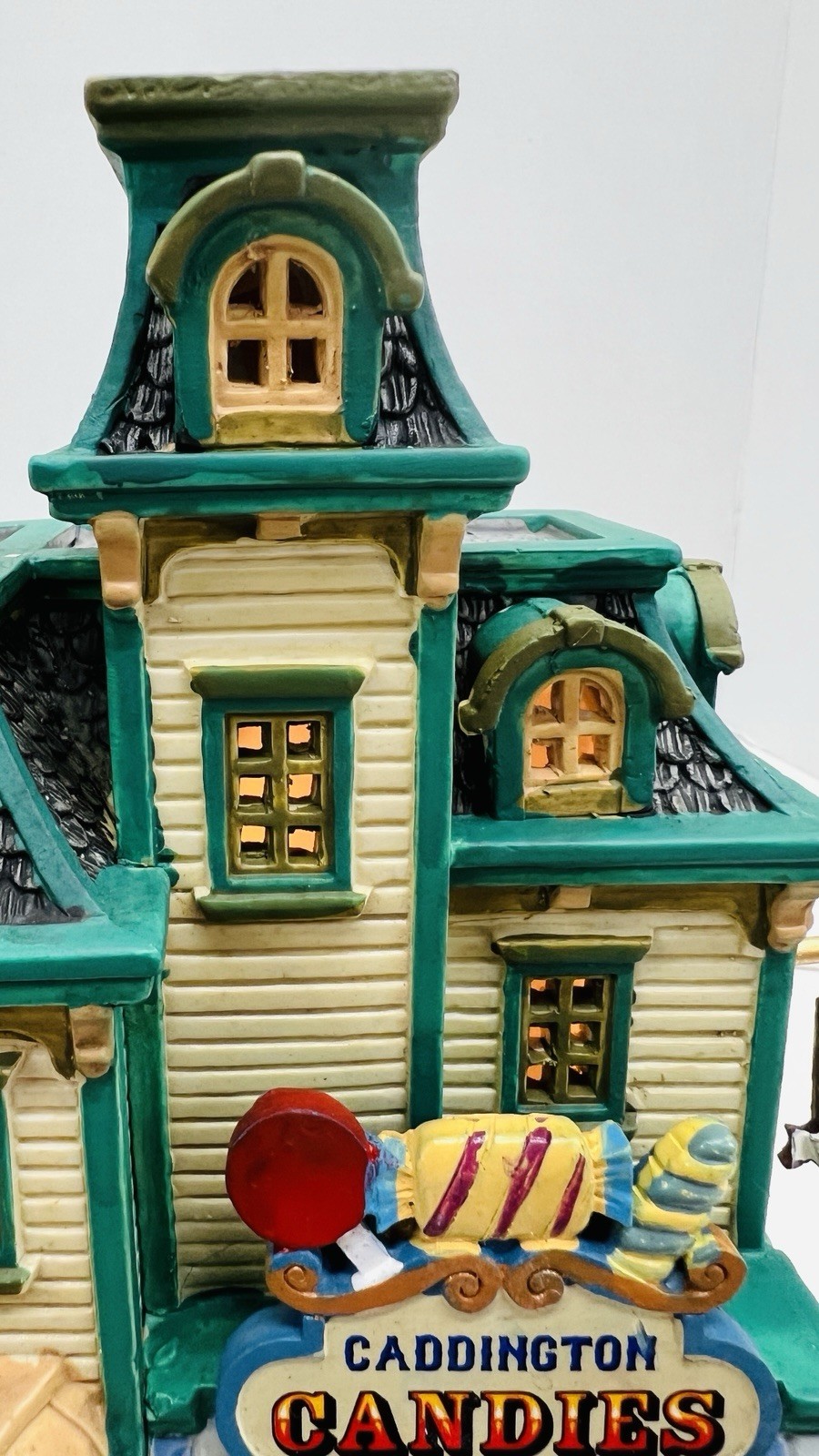 Lemax Caddington Village “Caddington Candies” 35562 Retired 2013 RARE And NEW !