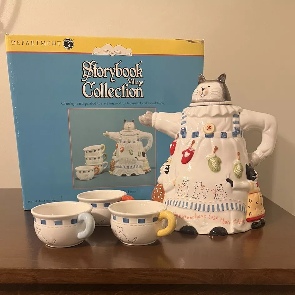 Dept 56 Storybook Village Collection Three Little Kittens Teapot & 3 Cups READ