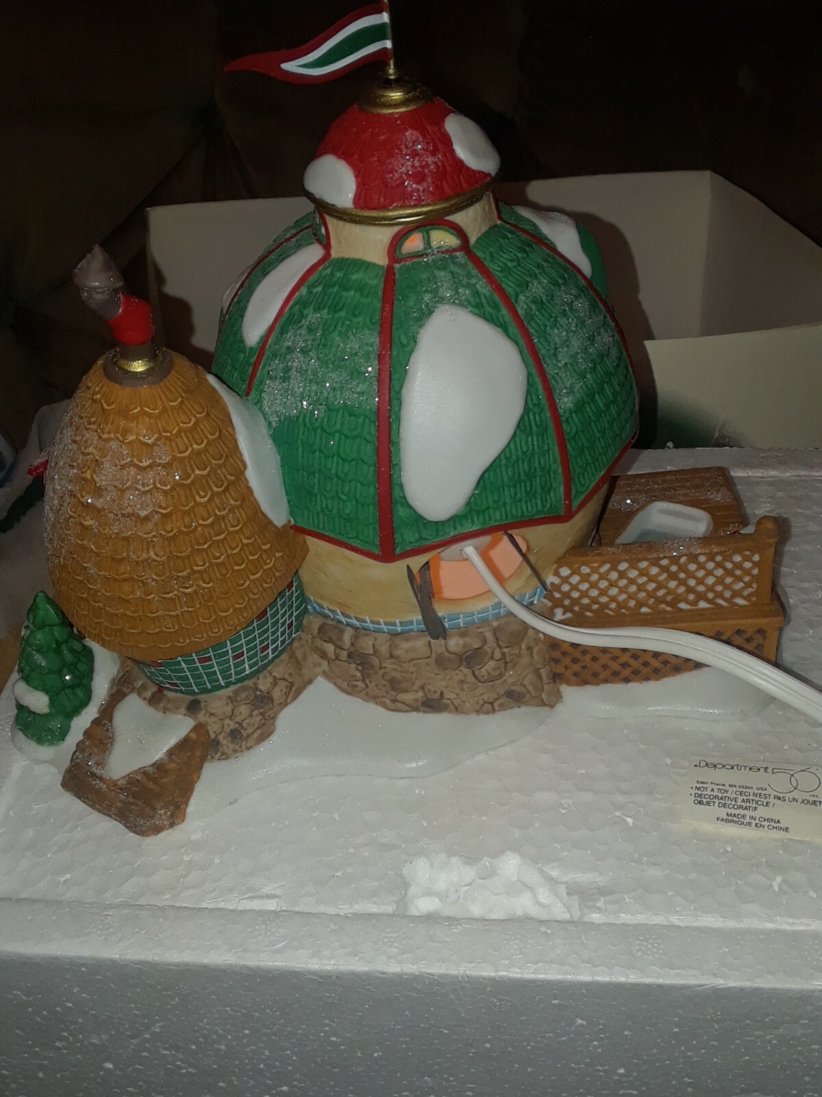 Dept 56 North Pole “The Elf Spa” of Elf Land w/ Hot Tub & Sauna #56402 Lights Up