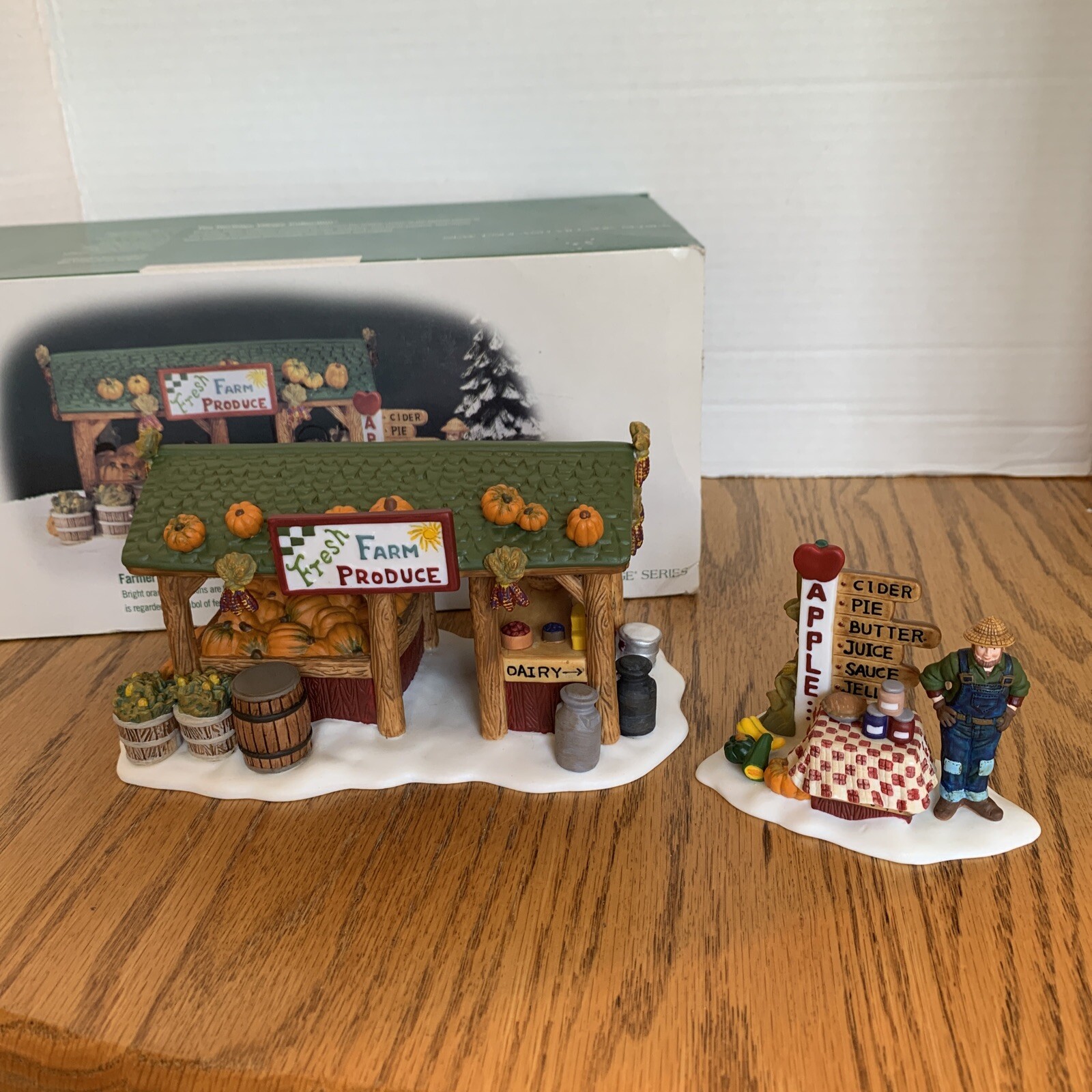 Dept 56 NEW ENGLAND VILLAGE 1998 Farmer’s Market (Set of 2) #56637 NEW in Box!