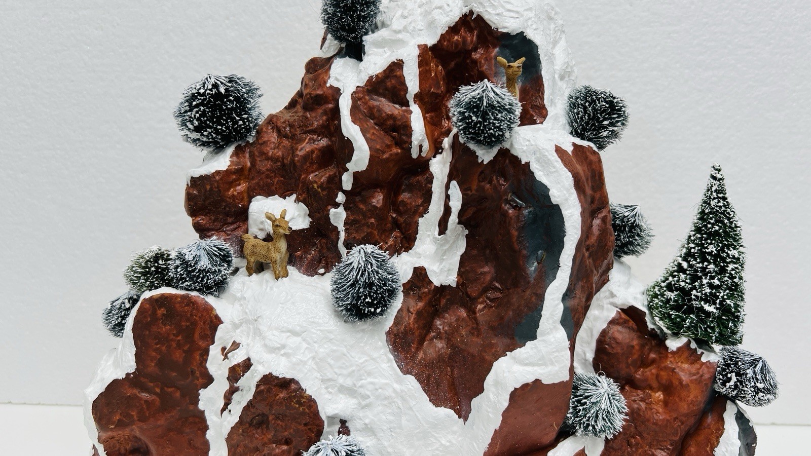 Lemax Christmas Village “Deer Mountain Backdrop” Excellent Condition Retired