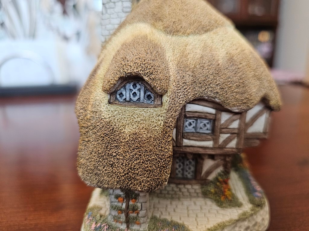 David Winter Pudding Cottage British Traditions 1990 COA Mint
