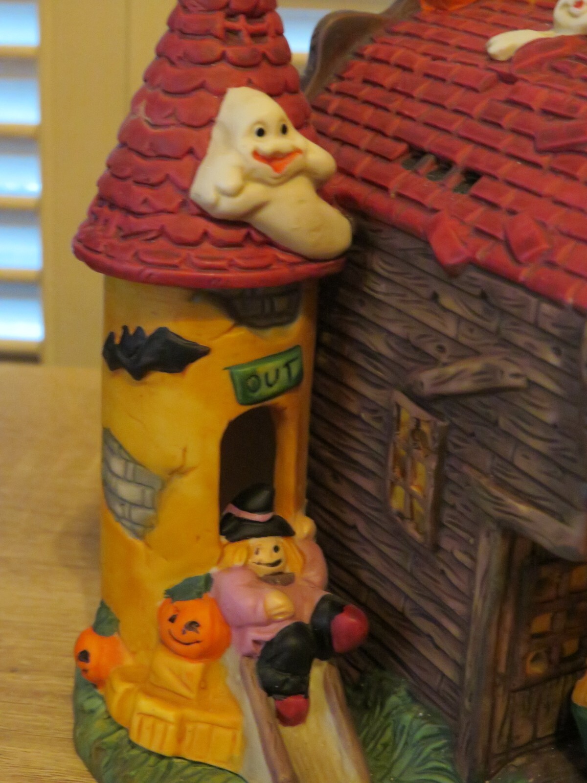 Retired Spooky Hollow SCARECROW STUFFERY Barn Halloween Lighted Village House