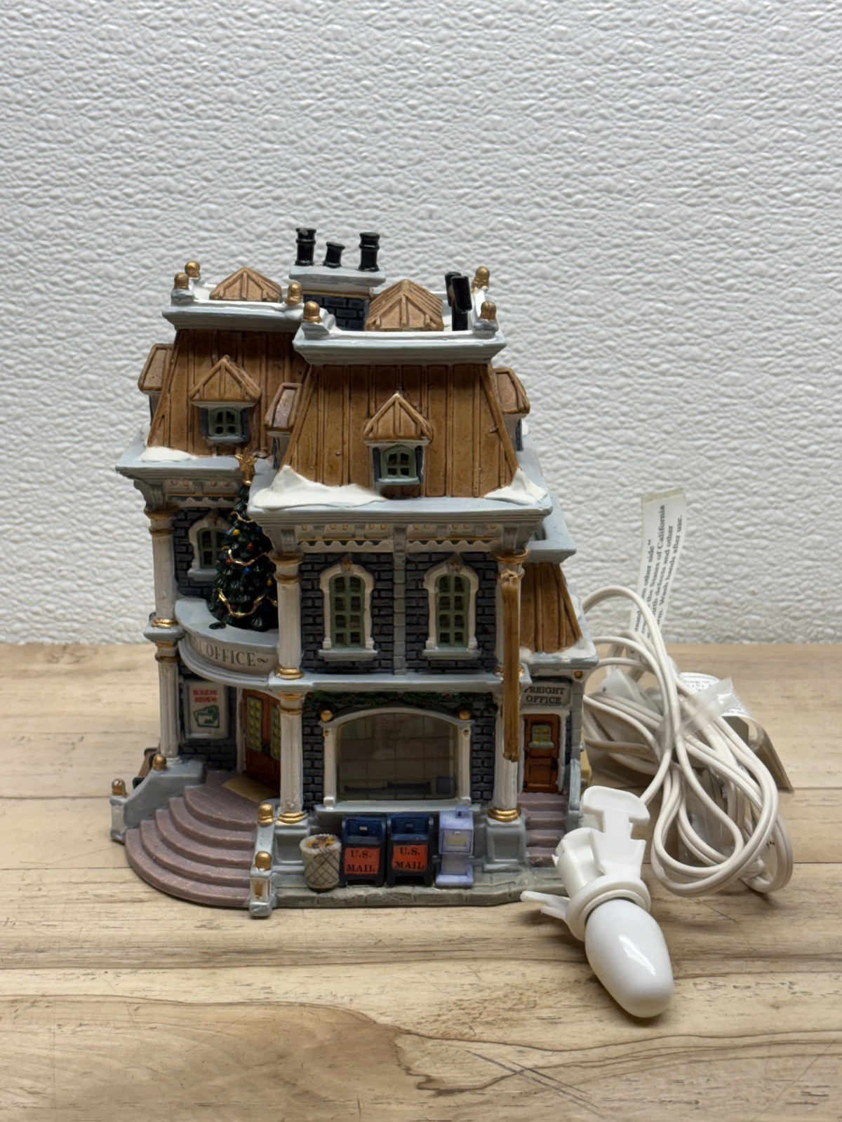 2003 Lemax Plymouth Corners Ceramic Post Office Lighted Building