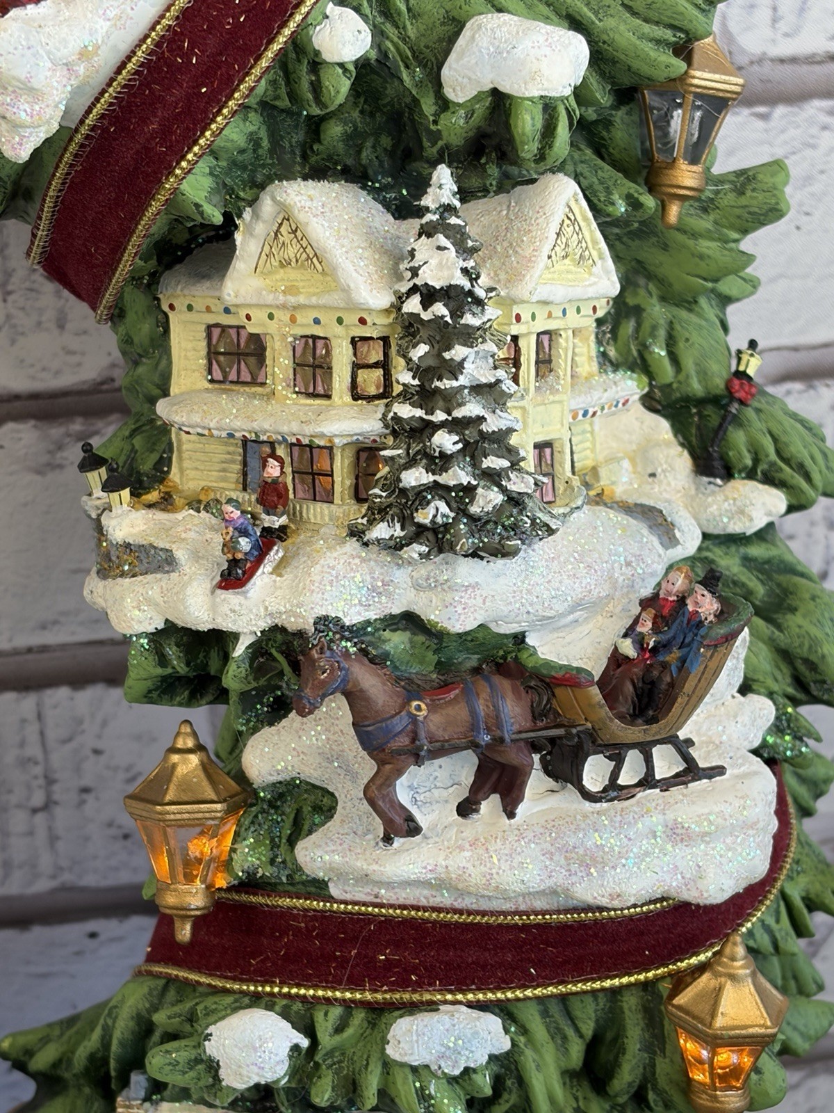 Thomas Kinkade Christmas Village Resin Wreath by Hamilton Collection Numbered