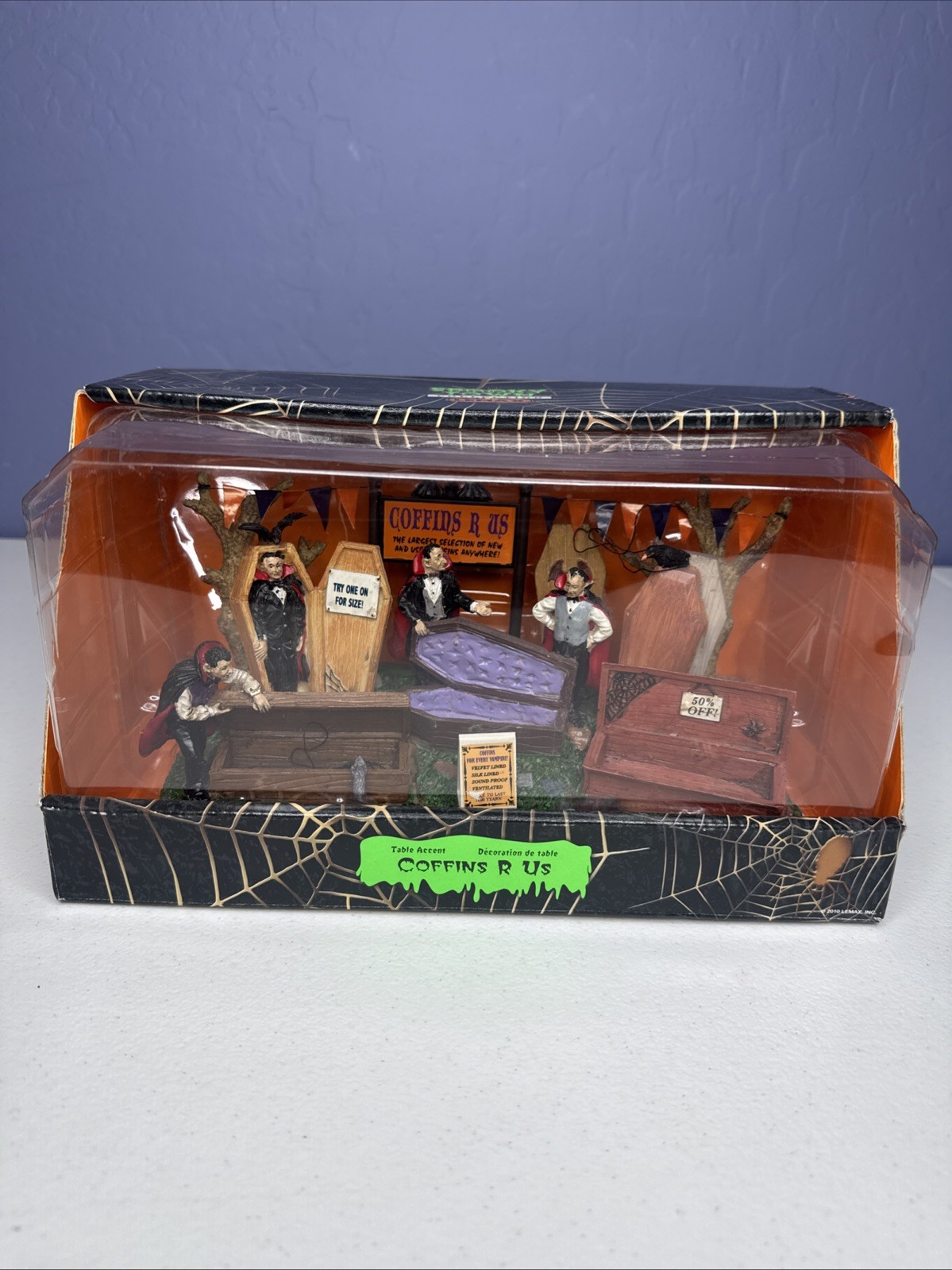 LEMAX Spooky Town : COFFINS R US – Vampires Halloween 2010 Village