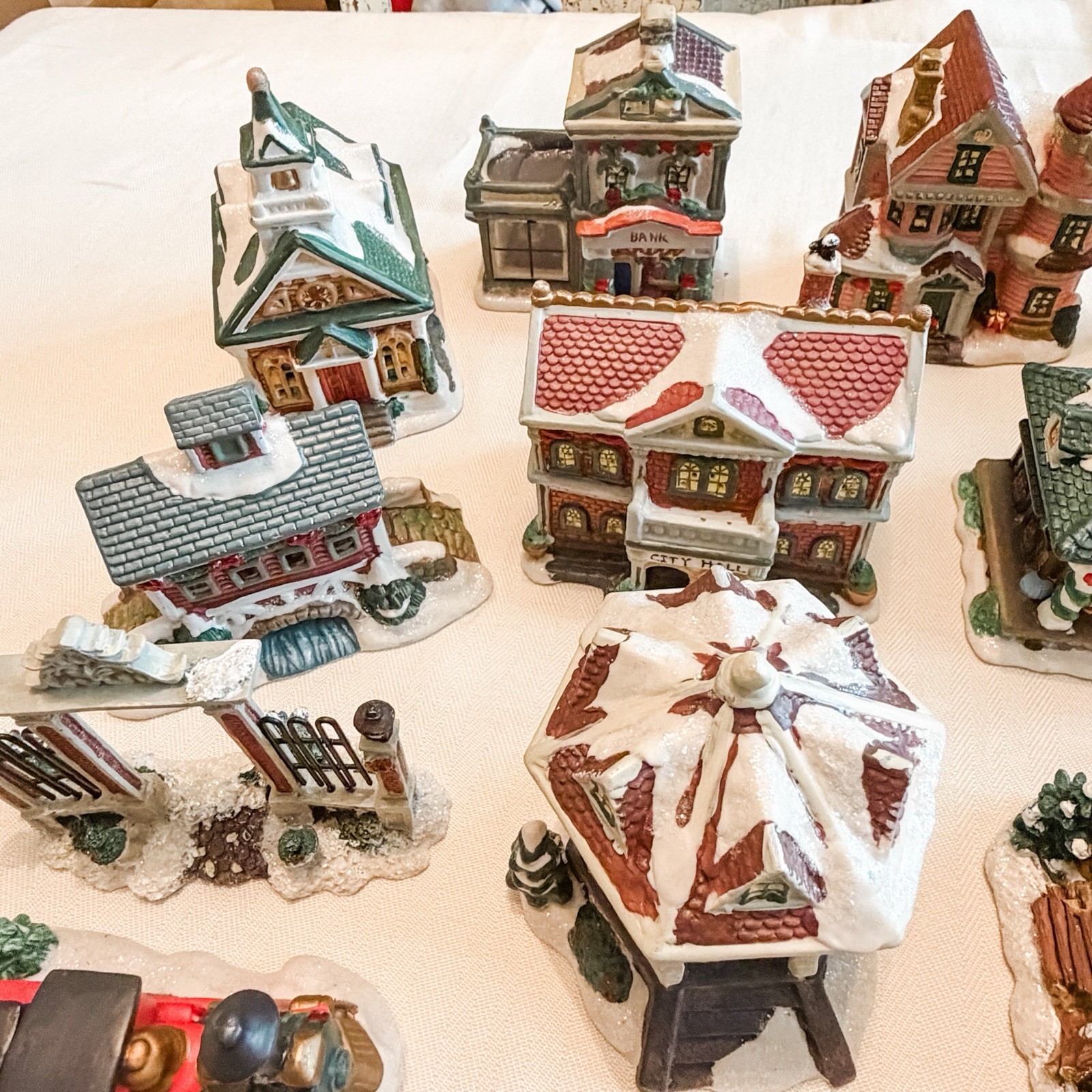 Cobblestone Corners Windham Heights 17 pc Ceramic Christmas Village 2004, 2005