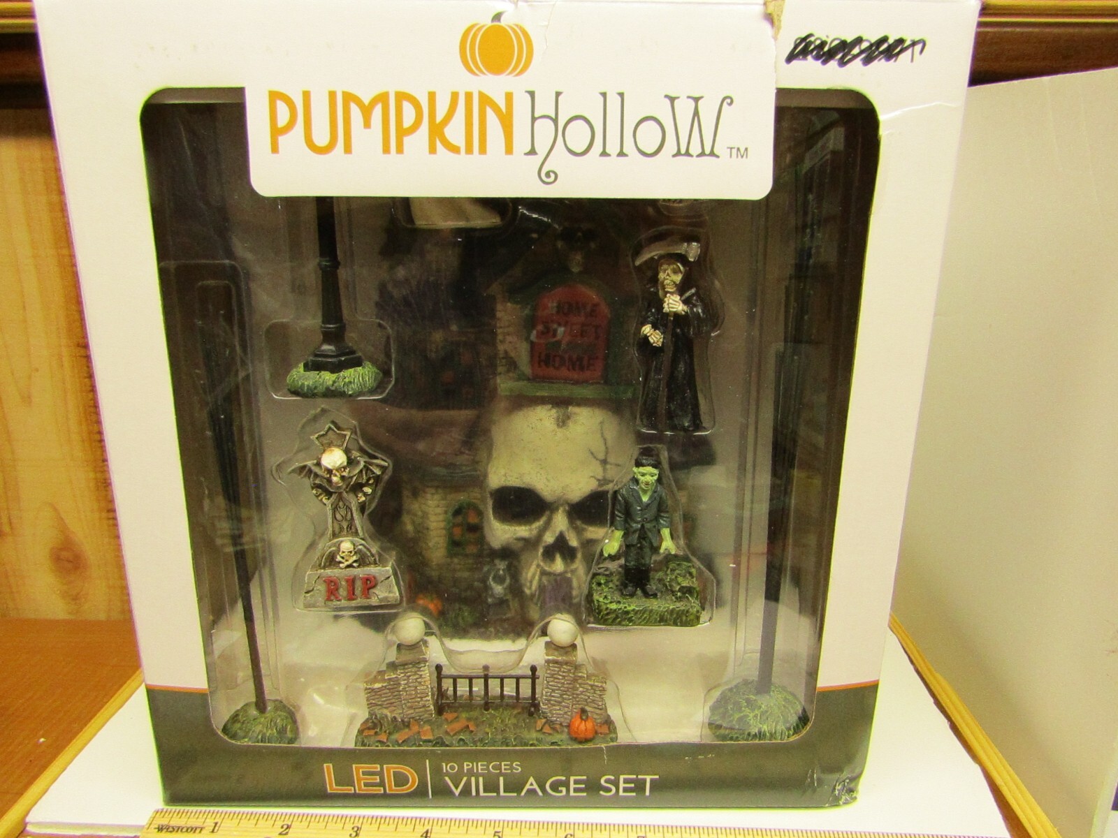 Lemax Pumpkin Hollow 10 Piece Set Multicolored LED Village Ghost ,Skull New