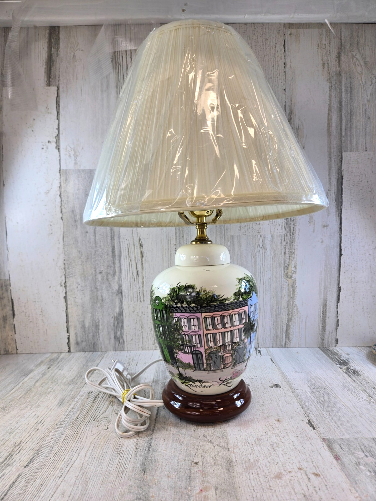 Shelia’s Collectibles Lamp and Shade Rainbow Row 2005 Limited Ed 11,806 RARE