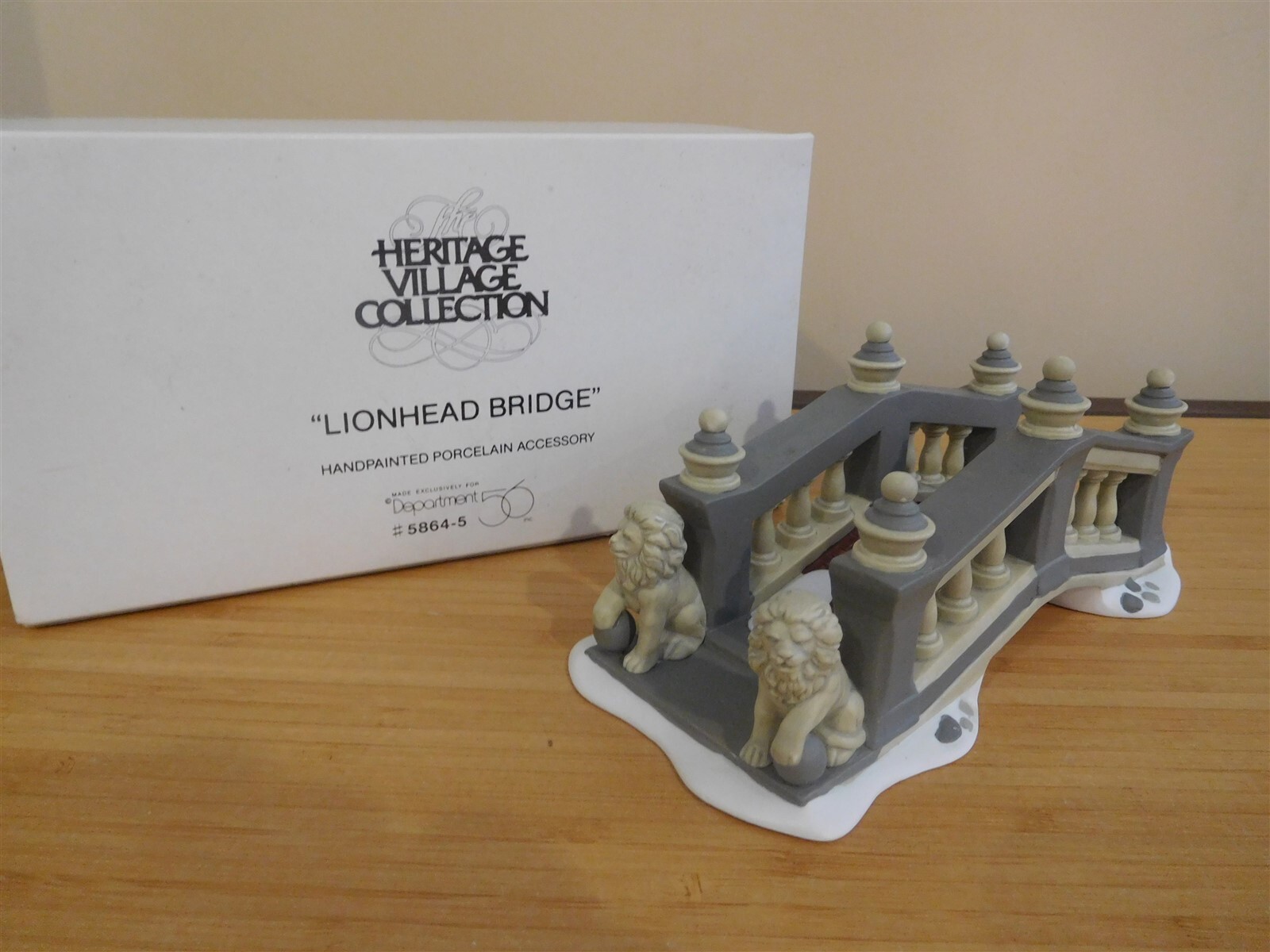 Dept 56 Dickens Village – Lionhead Bridge – #56.58645