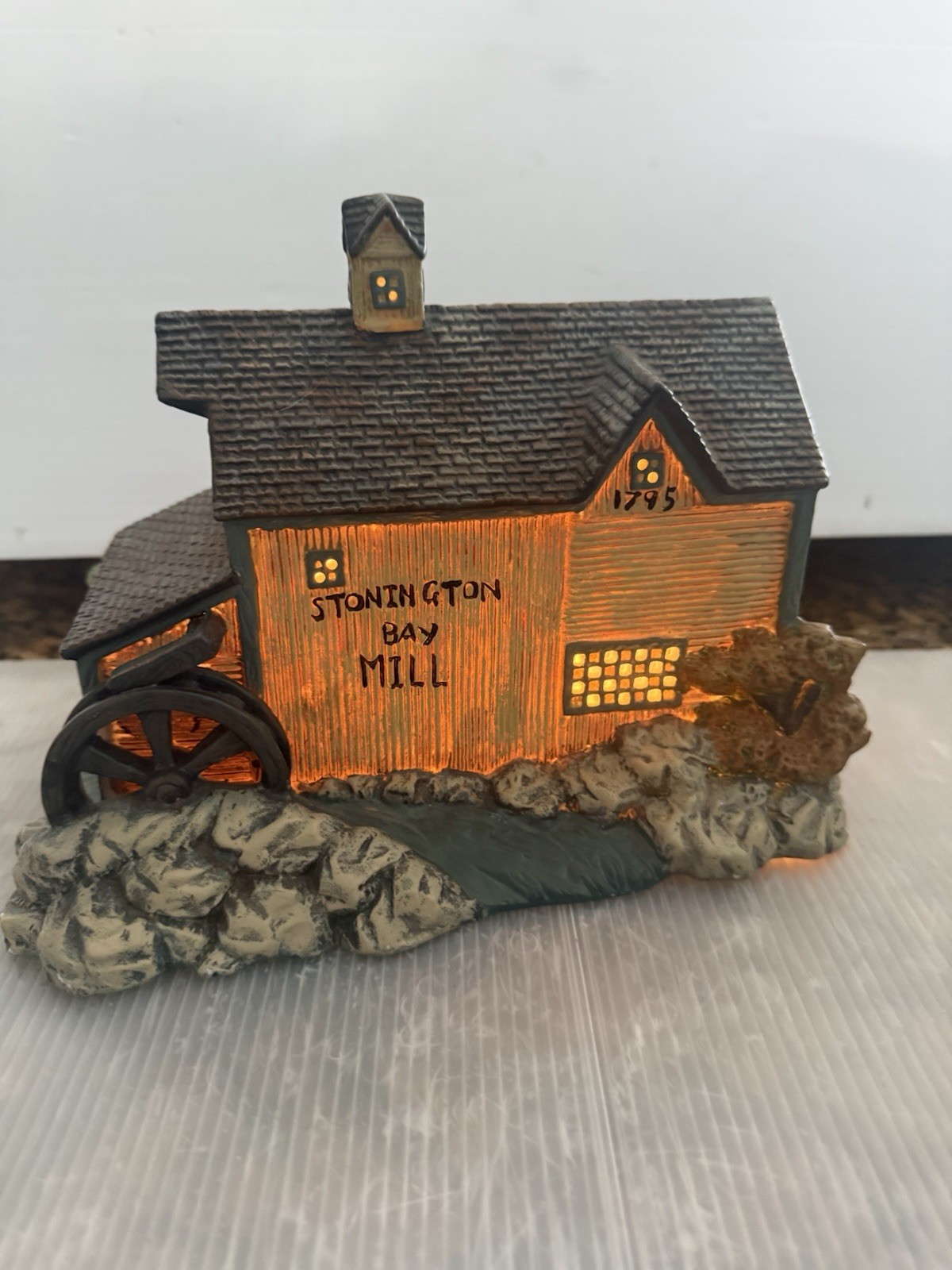 Lang and Wise Folk Art Village House Stonington Bay Mill Lighted Boxed