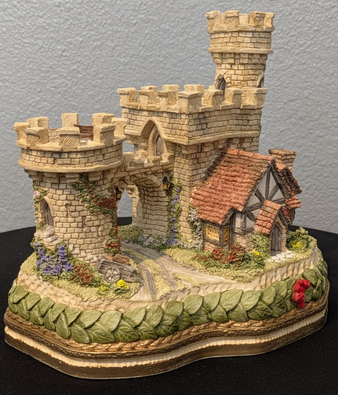 David Winter Cottages 1994 “The Guardian Gate” Premier Limited Edition 1678/3500