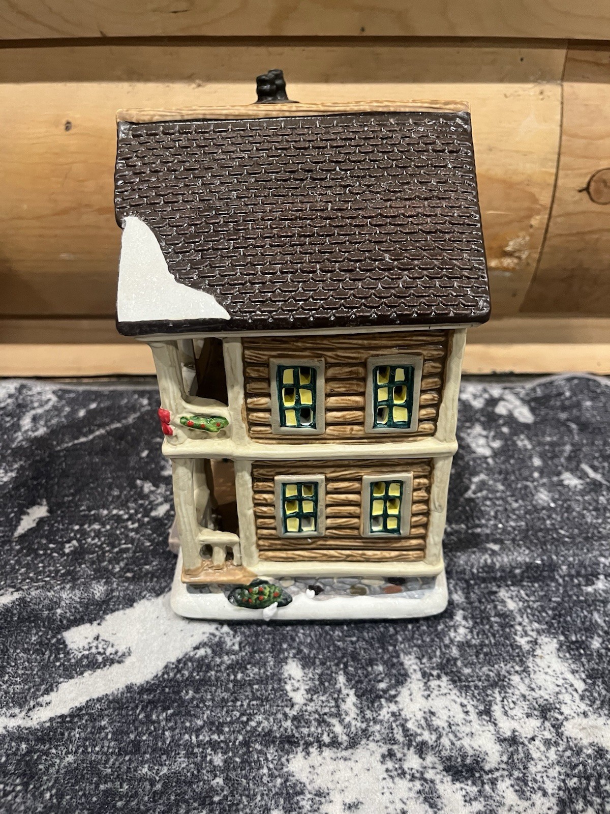 Holiday Inspirations Porcelain Lodge Cabin /w Box