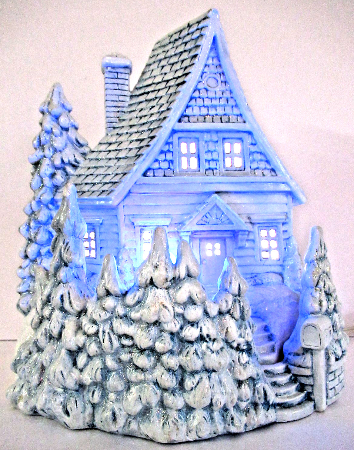 “CHRISTMAS: LIGHTED WINTER SCENE” ~(10″ TALL)~ ** LIGHT CORD INCLUDED ** RARE!!