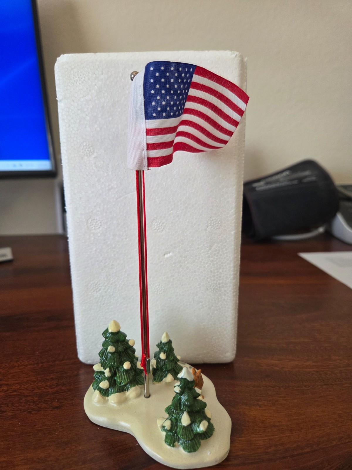 Department 56 5177-2 Snow Village “VILLAGE FLAG POLE”