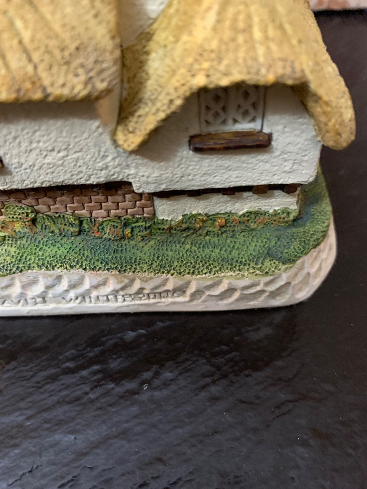 David Winter Daisy Cottage SIGNED British Hand made and Hand Painted