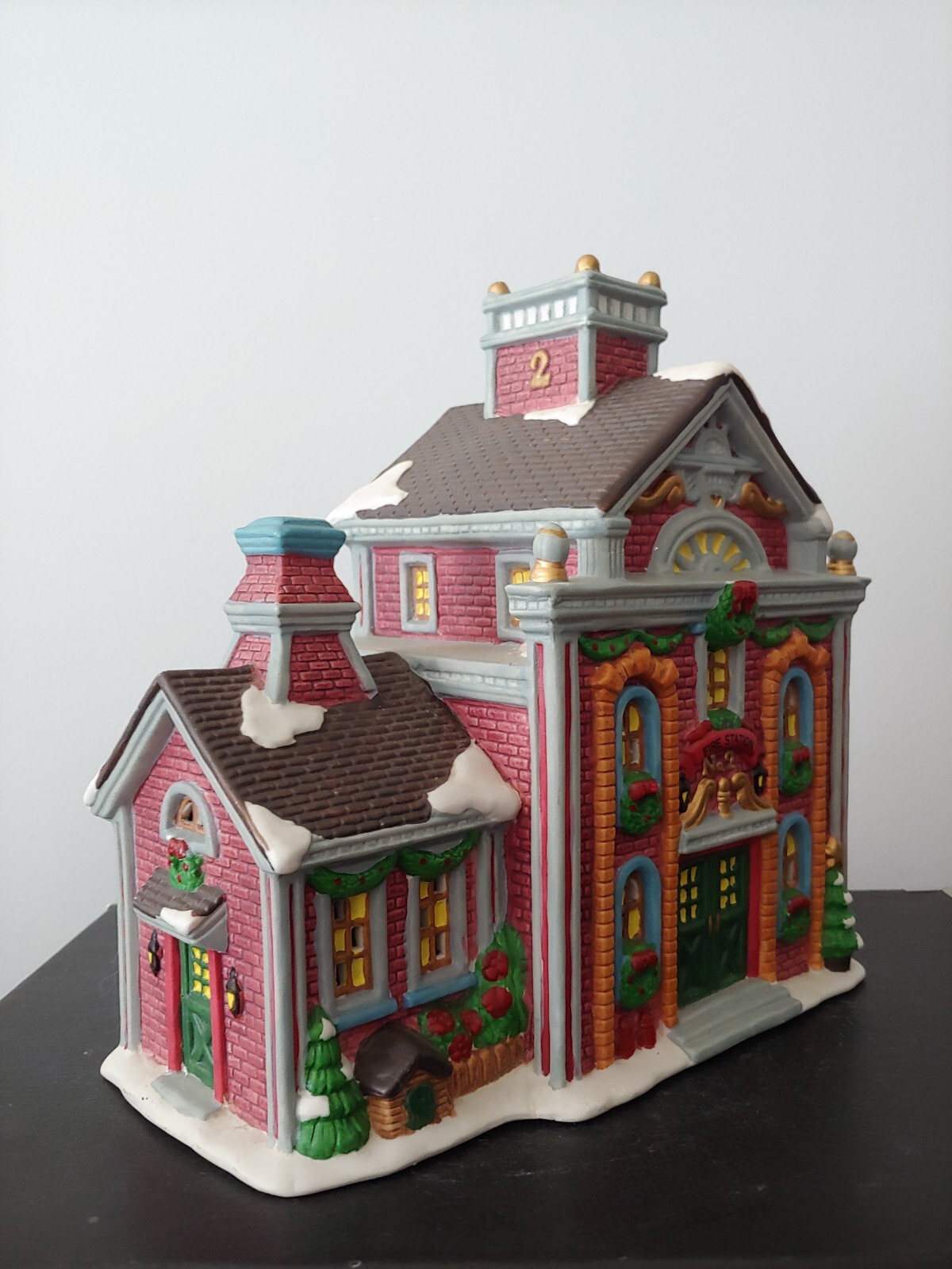 VICTORIAN FIRE STATION Longrich Ltd 1998 Christmas Village 9″ Porcelain House