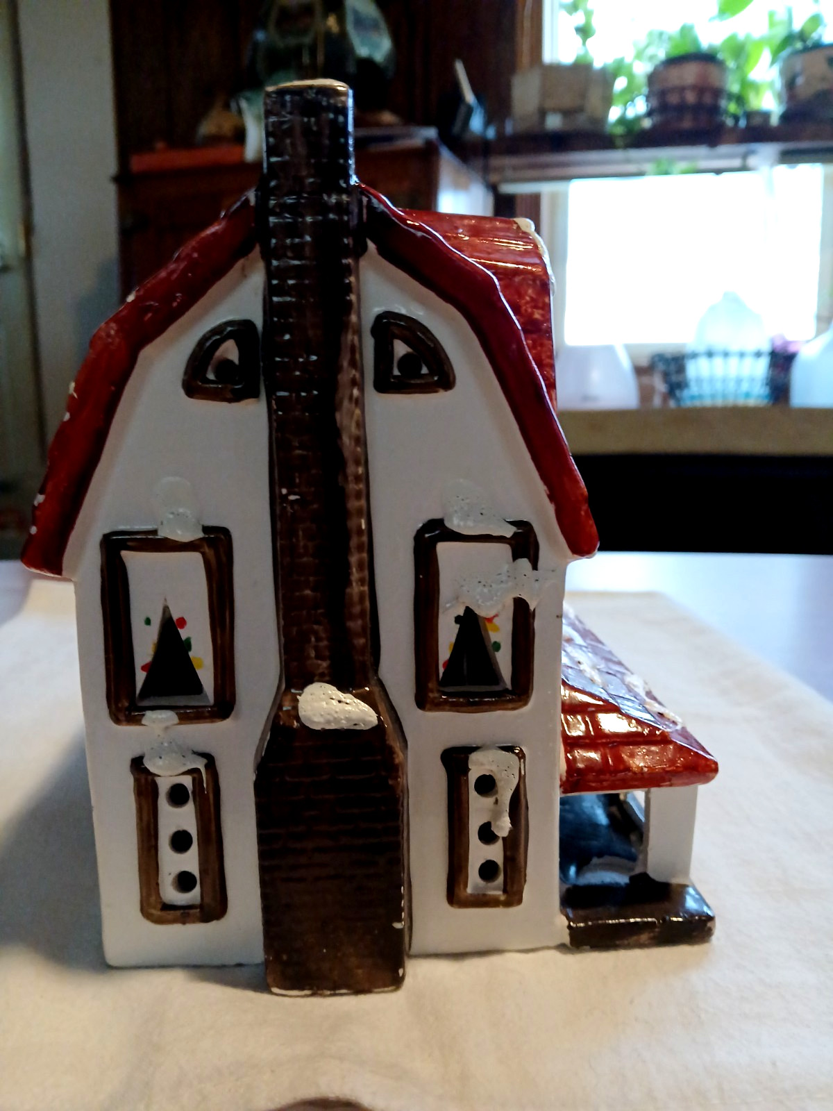 1980 Dept 56 Colonial Farm House Showhouse Series. No Light Cord or Box. Nice!!