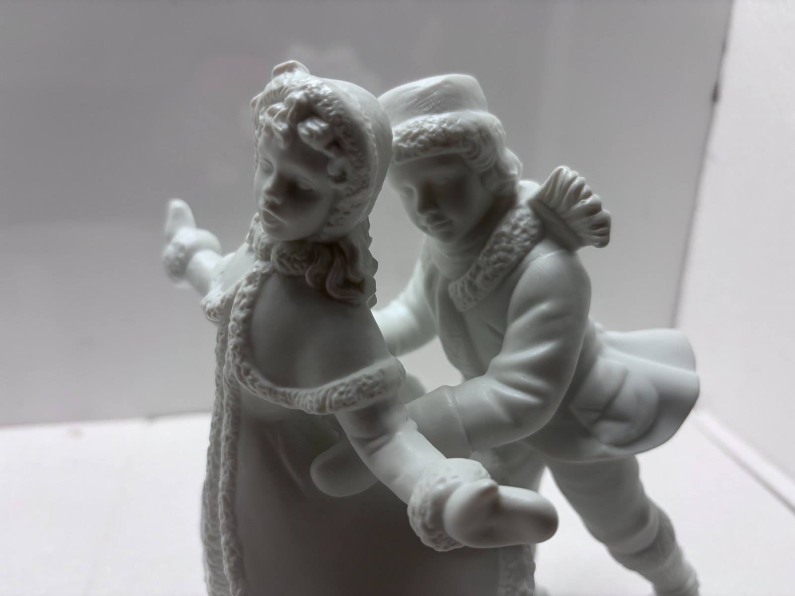 Dept 56 – Winter Silhouette – # 78530 Skaters Waltz- 2 piece set, perfect cond.