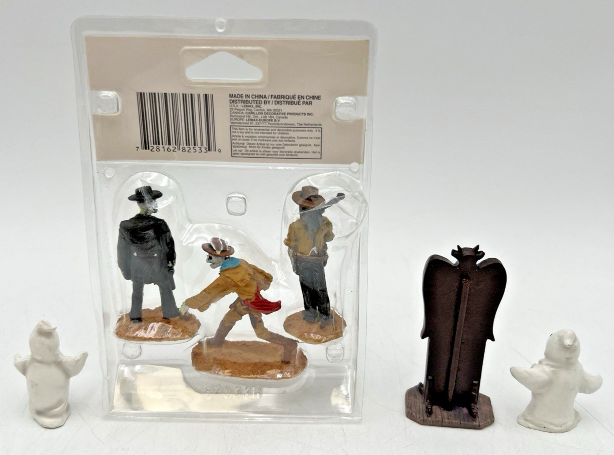 LEMAX SPOOKY TOWN PIRATES TREASURE CHEST, HEADLESS HORSEMAN SKELETONS, LEAF PILE