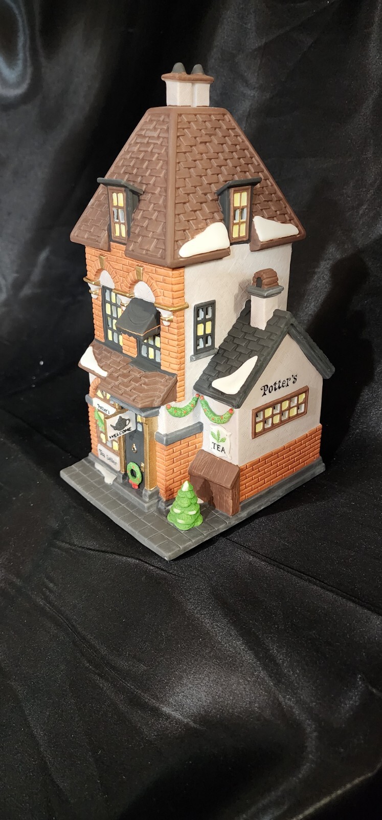 Dept 56 Christmas In The City “Potters Tea Seller” #5880-7 Item#275