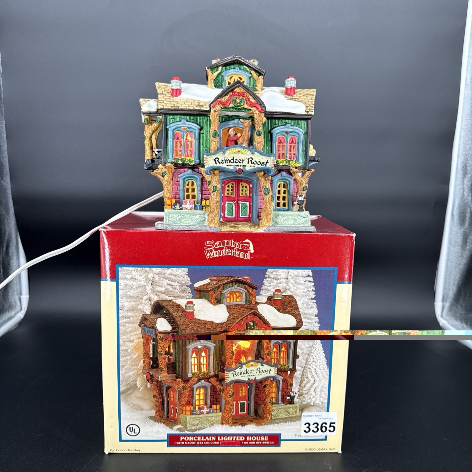 Lemax Santa Wonderland Reindeer Roost 05488 – Retired with Box & Light