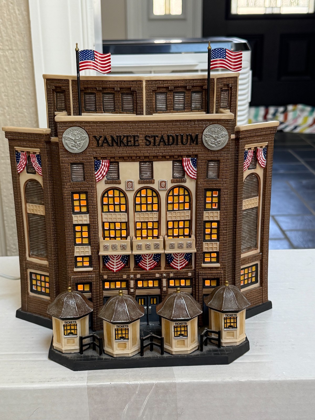 Dept 56 Christmas in the City “New York Yankees MLB” 2001 Retired #56.58923
