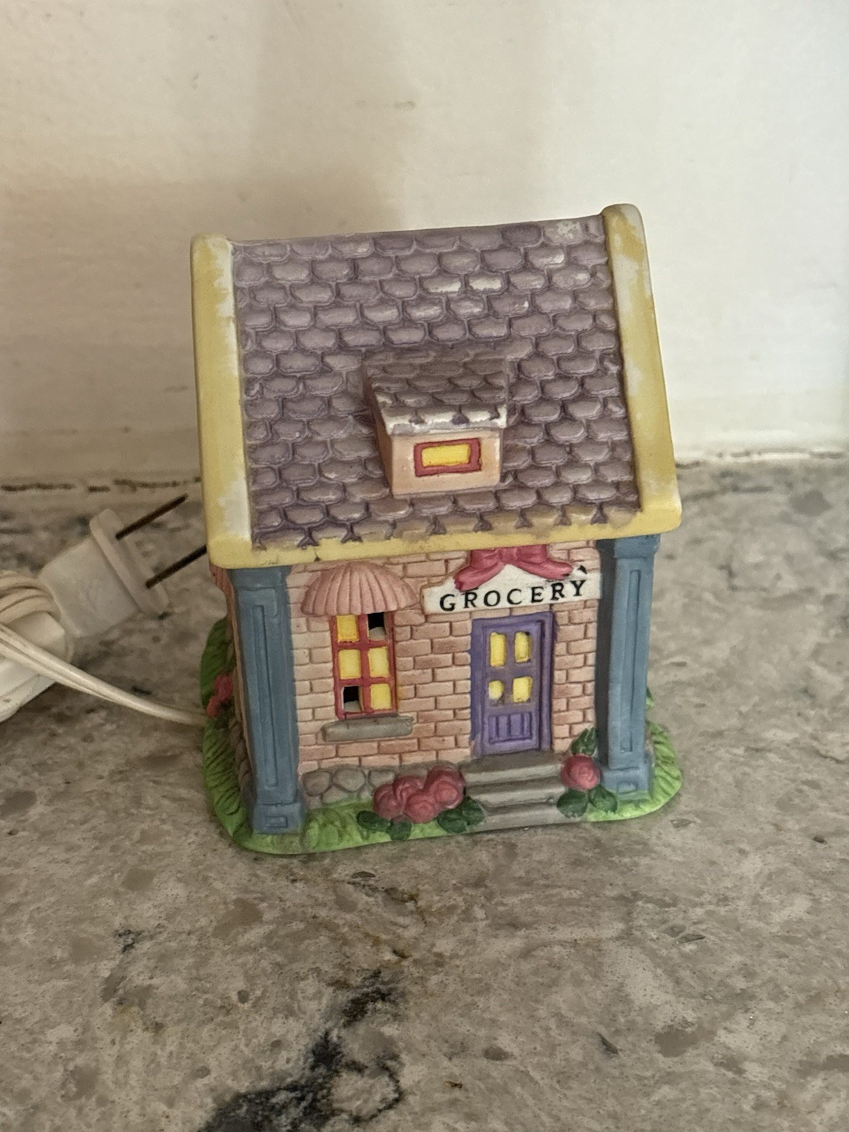 VTG 1993 Yi Cheing Spring Porcelain Ceramic Grocery Store Village Light Cottage