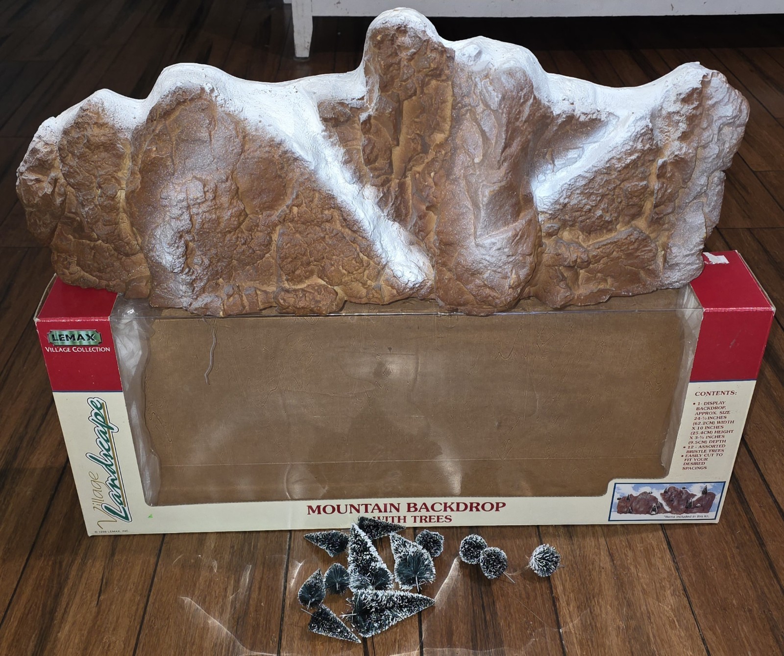 Lemax Village Collection Mountain Backdrop And 12 Assorted Trees #81011