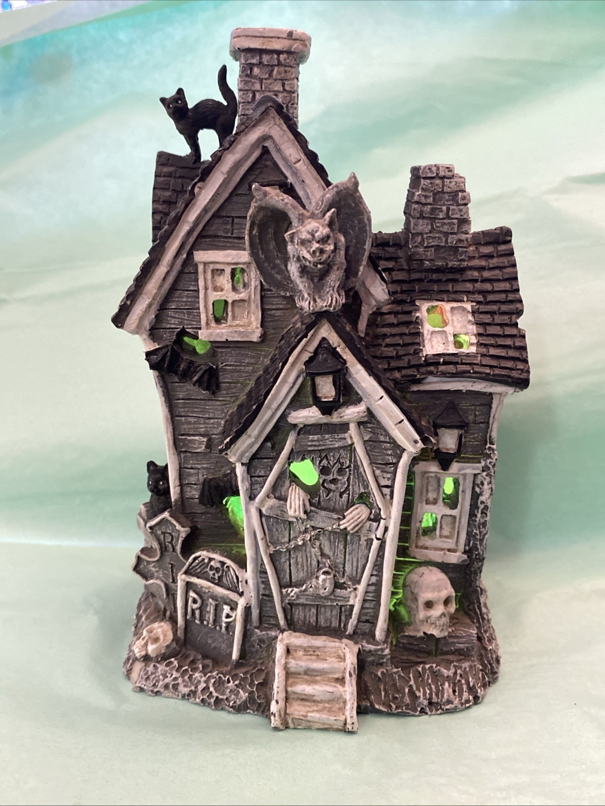 Vintage Battery Powered Halloween Victorian 7″ Resin Haunted Flashing Lights
