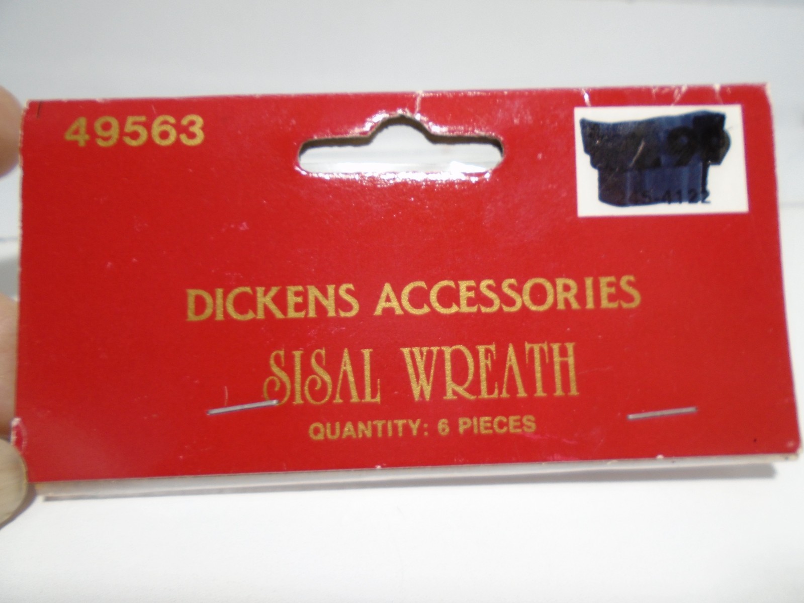 VINTAGE DICKENS ACCESSORIES SET OF 6 ROUND 1″ WREATH FIGURES TAIWAN NIP (CB5392)