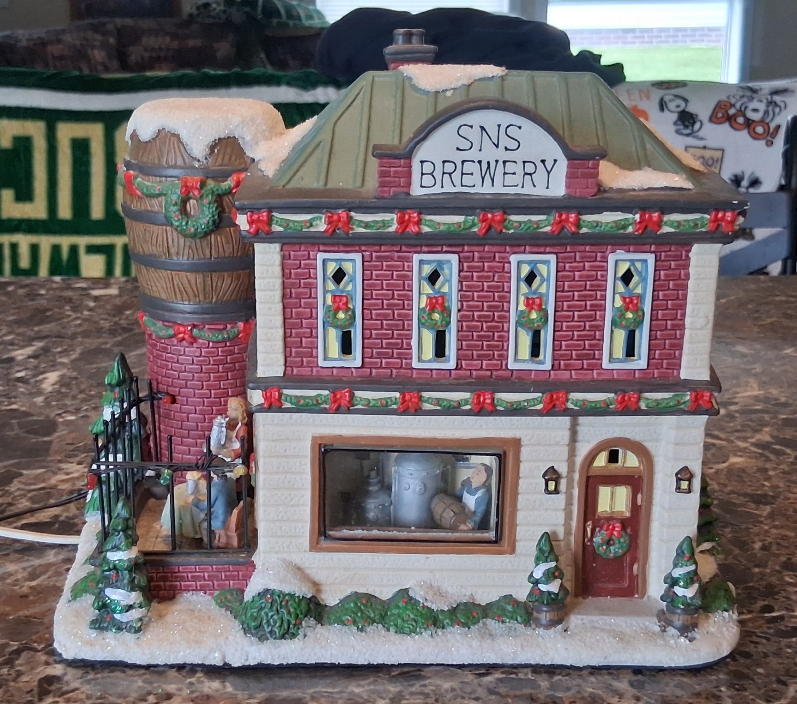 READ DESCRIPTION St. Nicholas Square SNS Brewery Christmas Village 2009 RARE