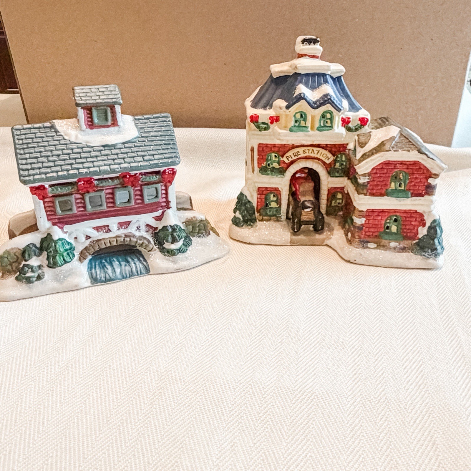 Cobblestone Corners Windham Heights 17 pc Ceramic Christmas Village 2004, 2005