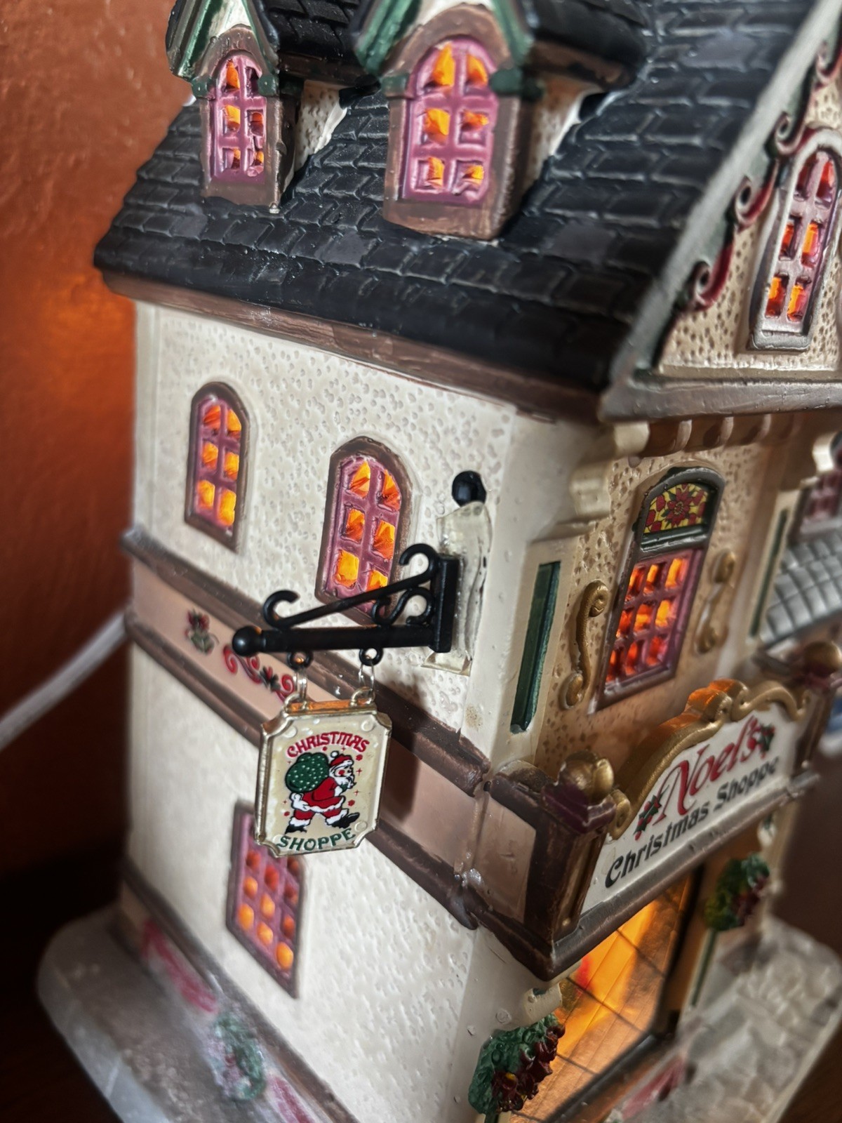 Lemax 2016 Noels Christmas Shoppe Retired Village #65154 Michaels Exclusive