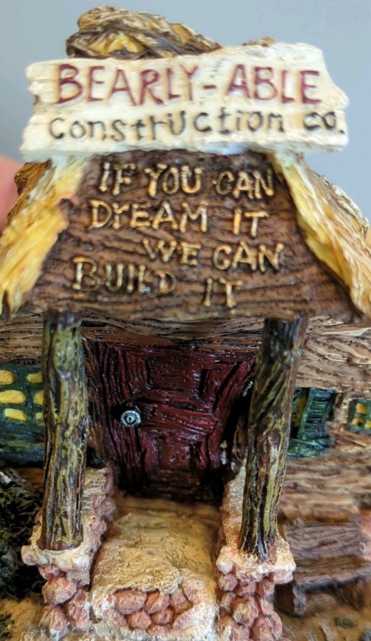 Boyds Town Village “Matthew’s Bungalow” Bearly-able Construction Co. Figurine