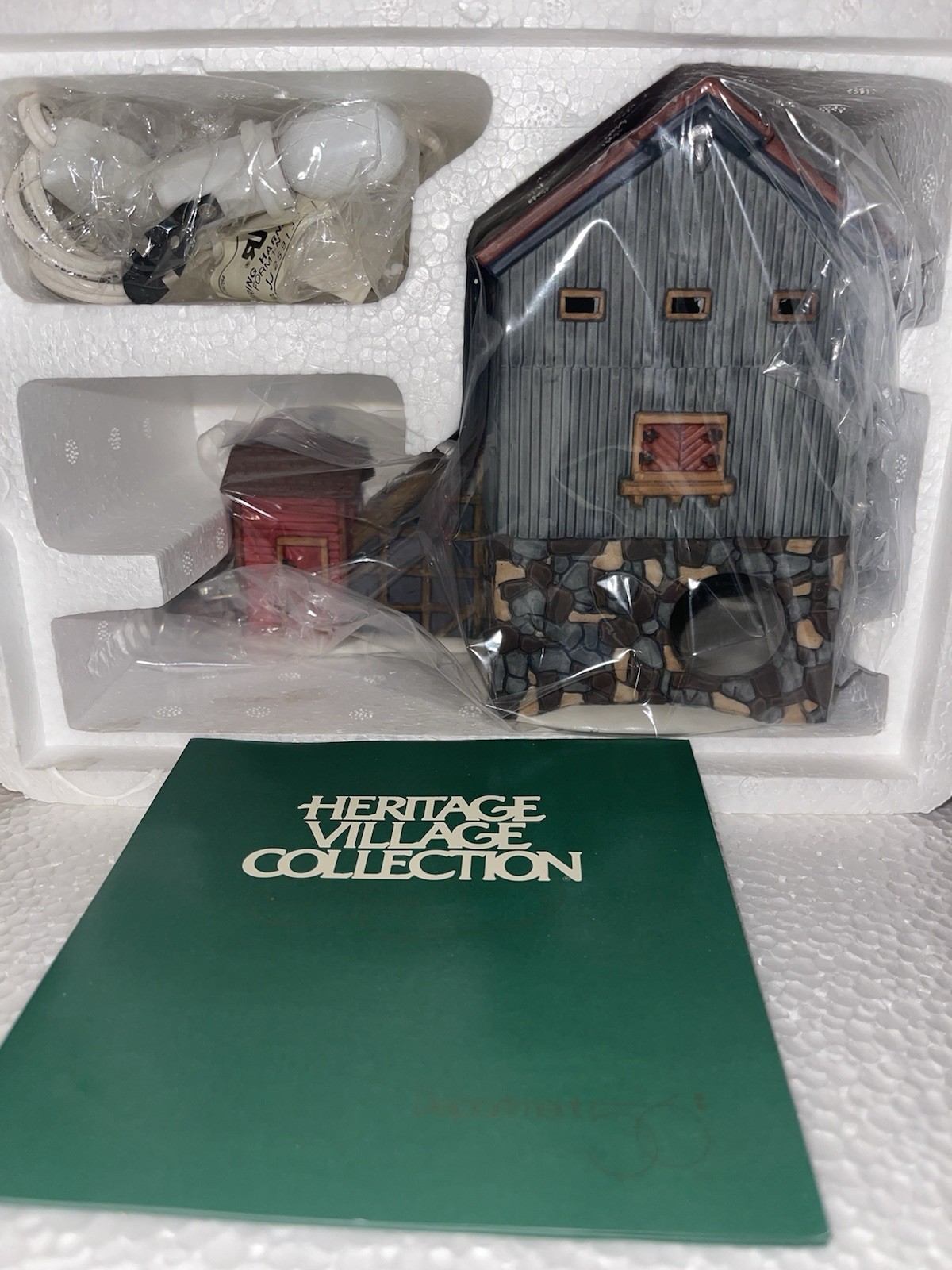 DEPT 56 NEW ENGLAND “BLUE STAR ICE COMPANY” #5647-2 HARVESTERS #5650-2 LOT/2 NEW