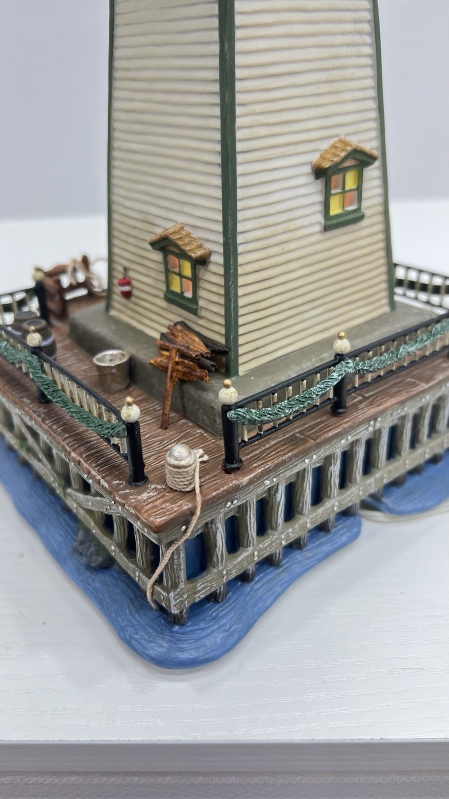 Dept 56 Dickens Village Series Lighthouse Queens Port 58714 Retired 2003