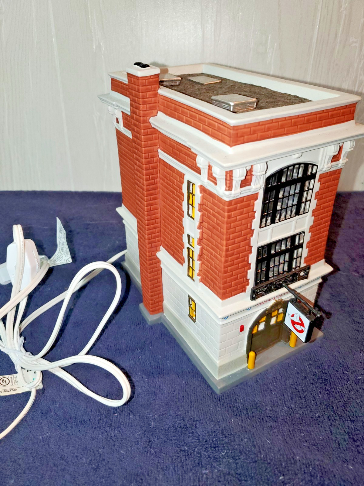 Classic GHOSTBUSTERS VILLAGE FIREHOUSE: Department 56 Lighted Building #6007405