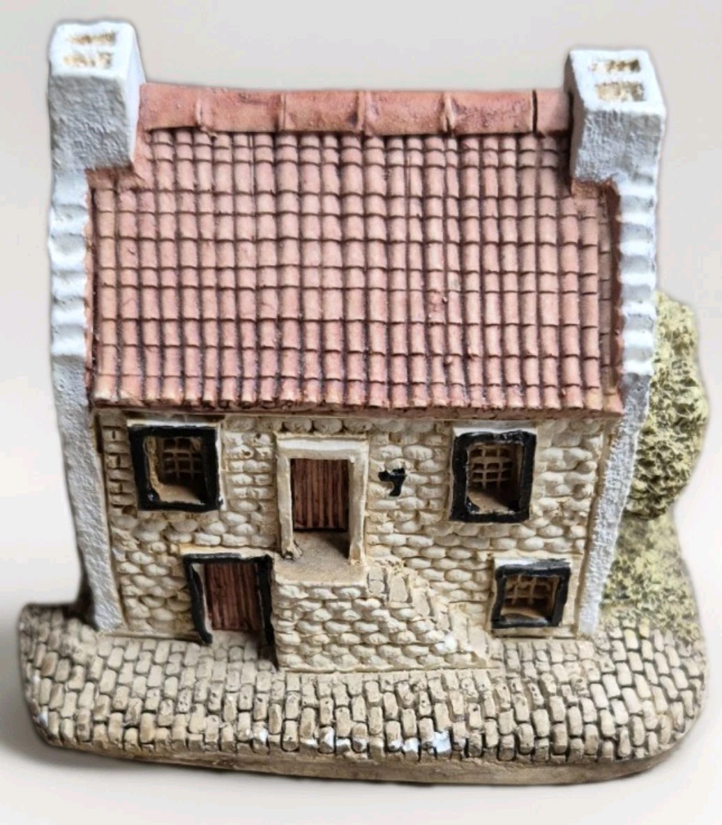Lilliput Lane “St. Andrew’s Sq.” Signed Unboxed Cottage
