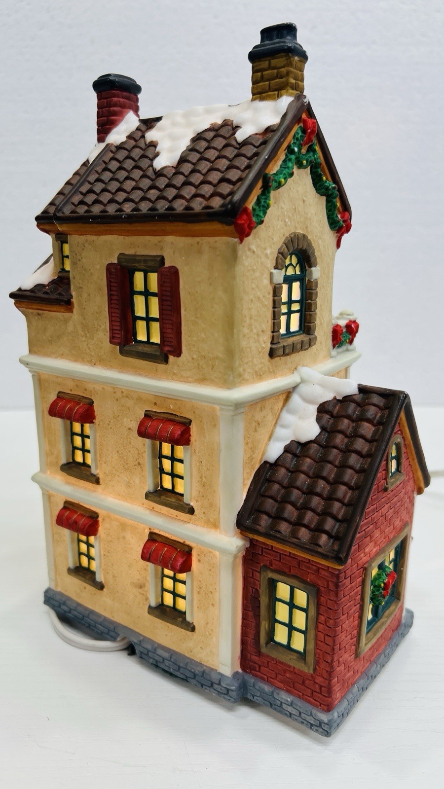 Copperfield Keepsake “ Holly Apartment ” Porcelain Lighted House Excellent !