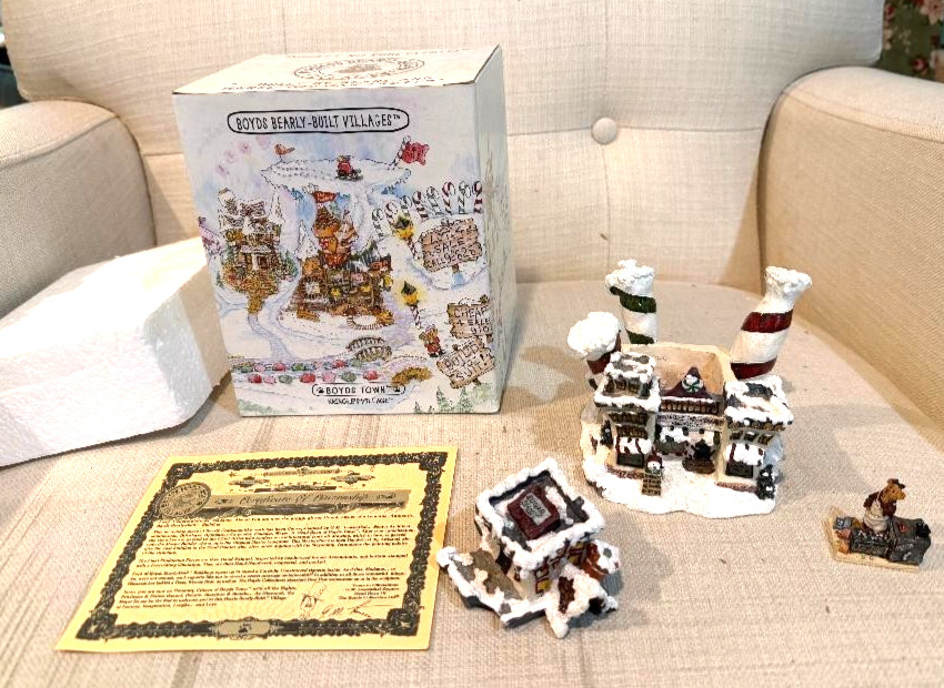 2002 Boyds Bearly Built Villages “Kringle’s Confectionary Delights” #19036