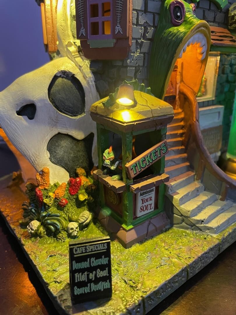 Lemax Spooky Town “Haunted Aquarium” Brand New- Lighted Village Collectible