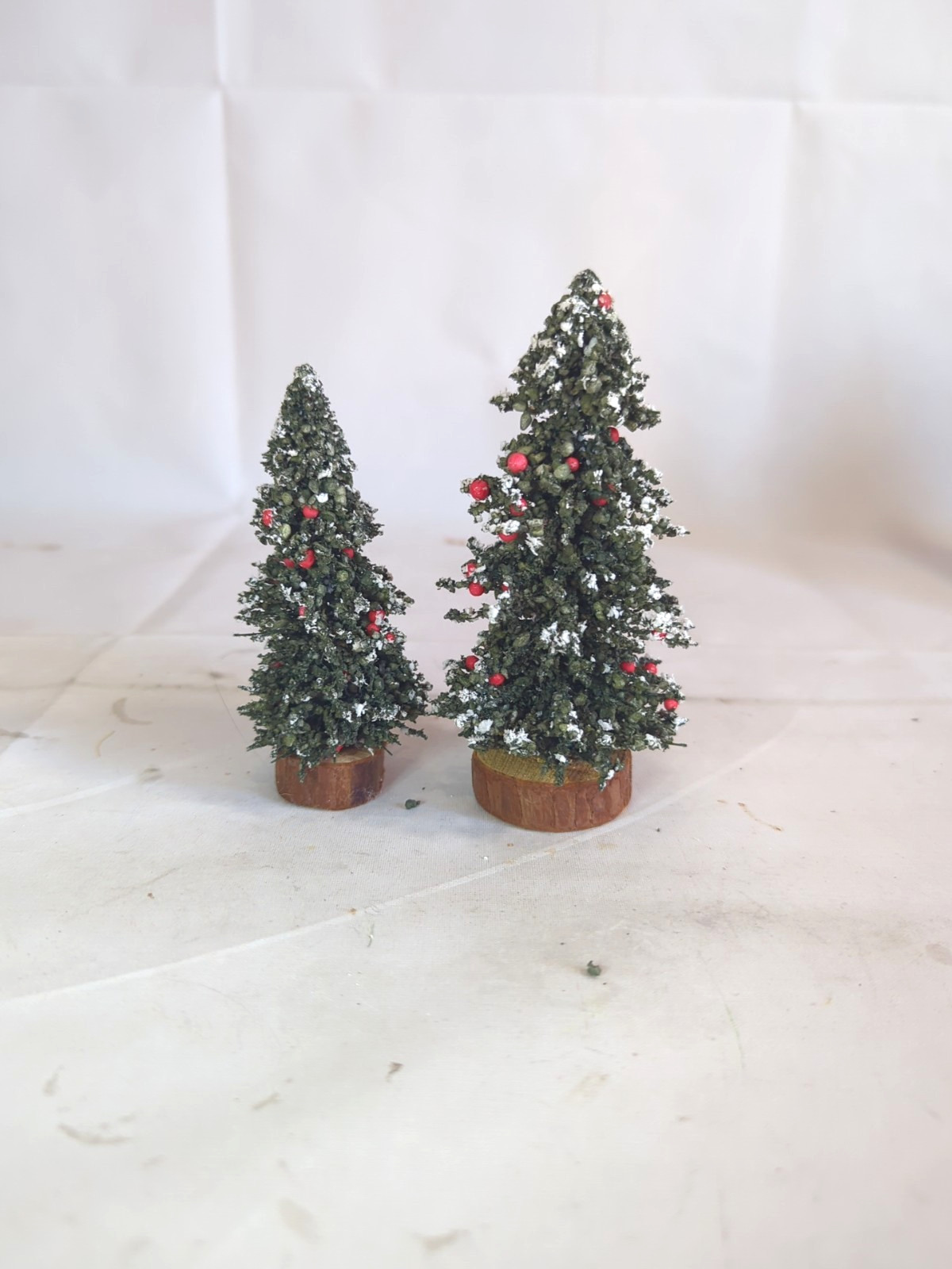 Lot Of 2 Bottle Brush Flocked Trees With Berries 5″ 4″ A11