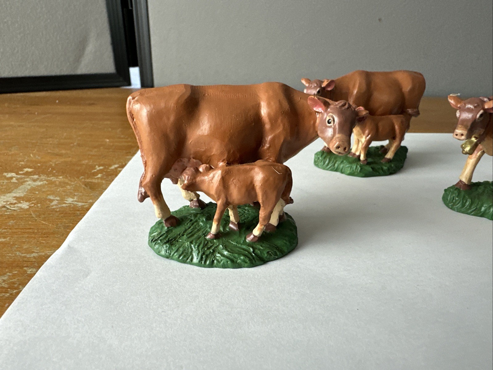 Lot Of 3 Midwest Cannon Falls Miniature Cows With Nursing Calves 3″ Long