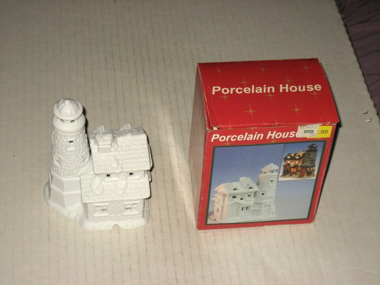 PORCELIN HOUSE/LIGHTHOUSE COTTAGE/UNPAINTED/NOS nice SEE PICS