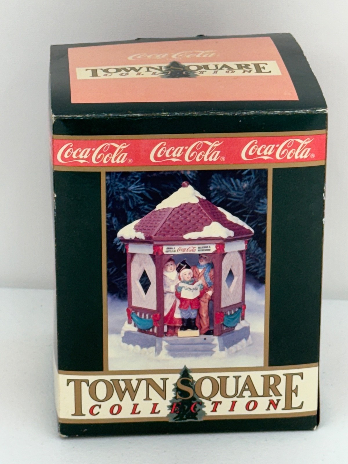 COCA-COLA TOWN SQUARE COLL. 1994 TOWN GAZEBO W/ CHRISTMAS CAROLERS #56217