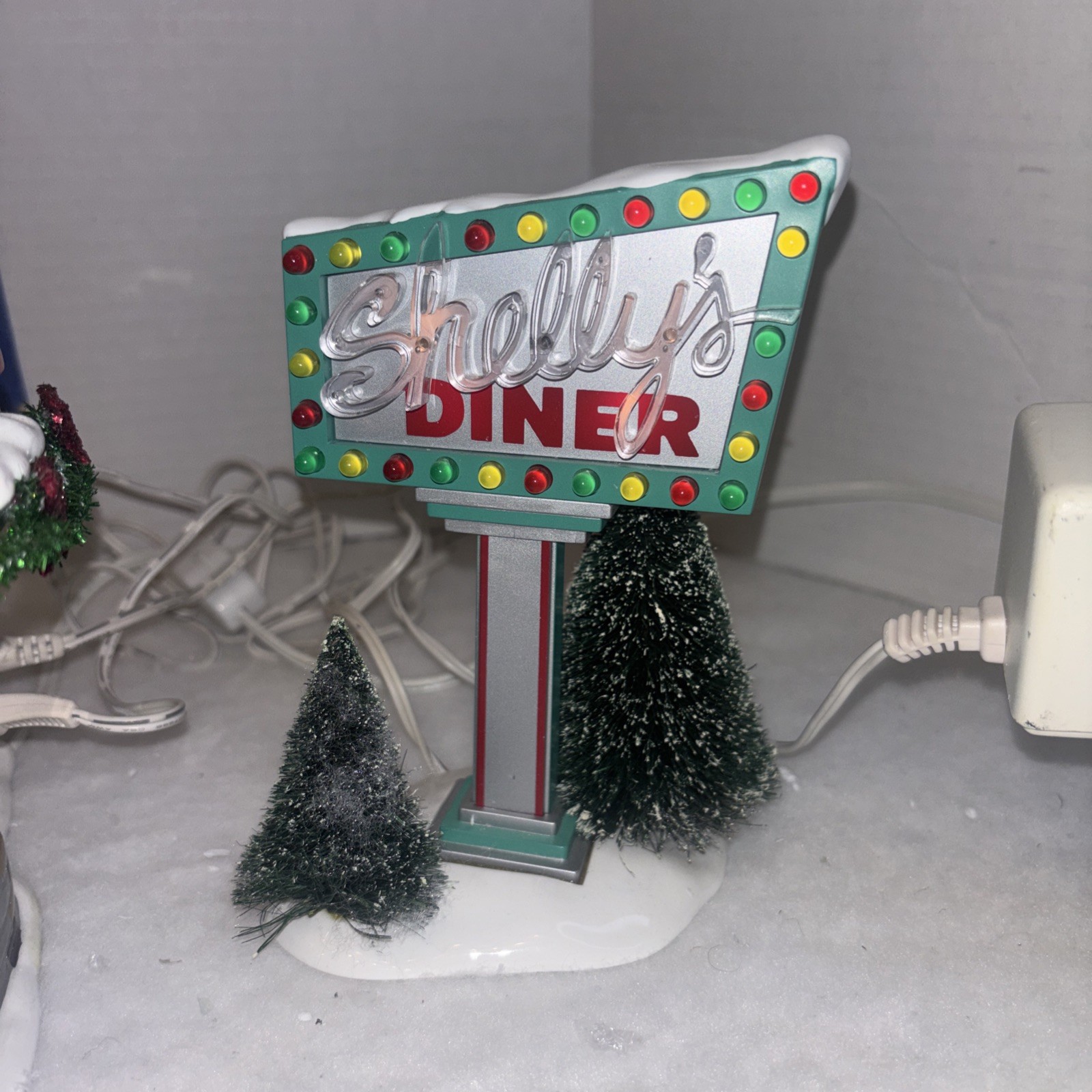 Dept. 56 The Original Snow Village Shelly’s Diner No. 55008 2 Piece Set Working