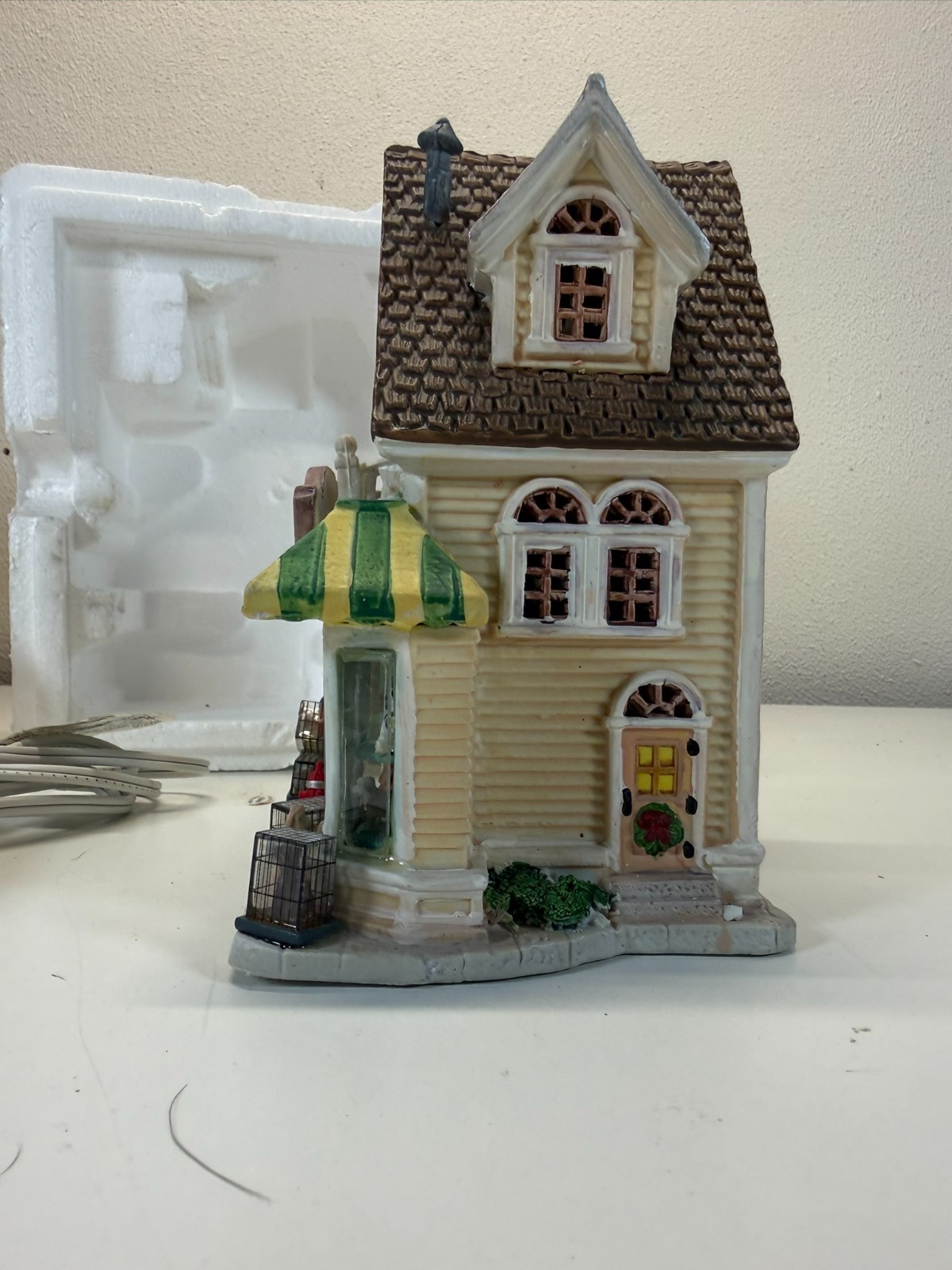 Lemax Paws & Claws Pet Shop Harvest Crossing Lighted Building Village 2008