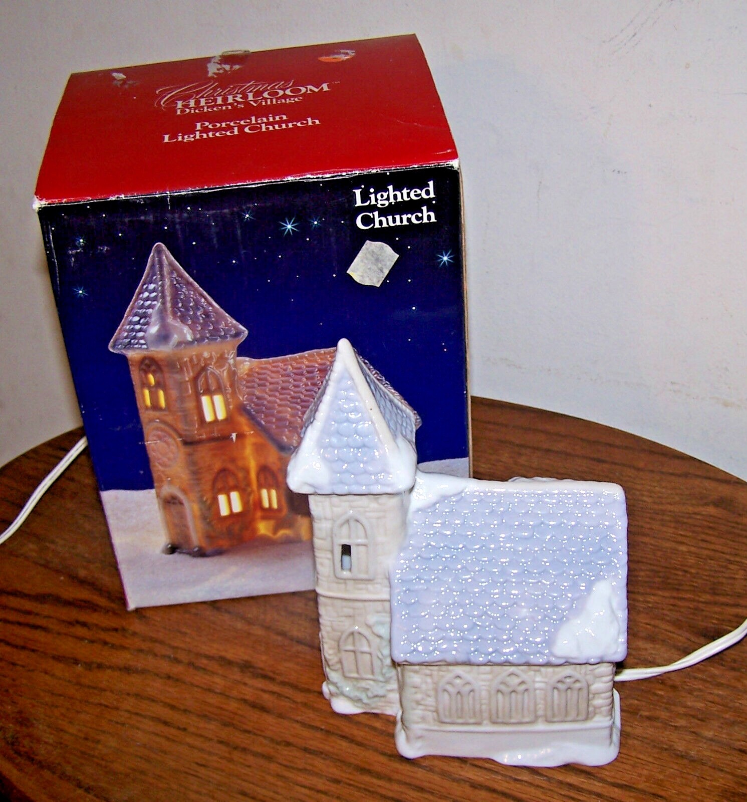 CHRISTMAS HEIRLOOM DICKEN’S VILLAGE PORCELAIN LIGHTED CHURCH – MIB!