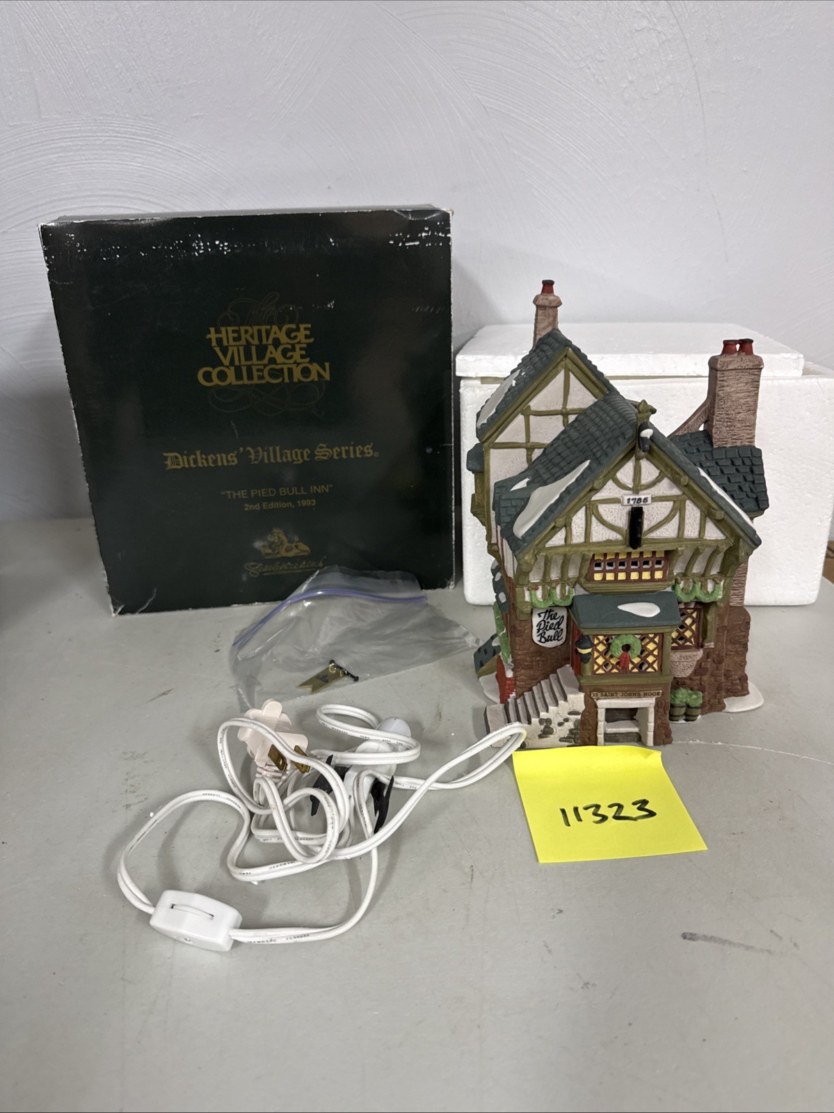 Department 56 Heritage Collection Dickens Village The Pied Bull Inn Retired 1993